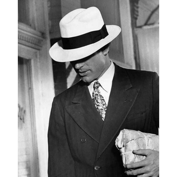 Warren Beatty looks dapper in suit & hat 1968 Bonnie and Clyde 8x10 inch photo