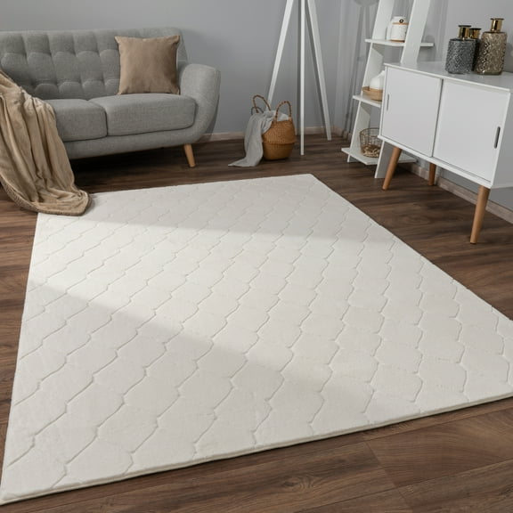 Washable Area Rug with Diamond Pattern and High-Low Effect