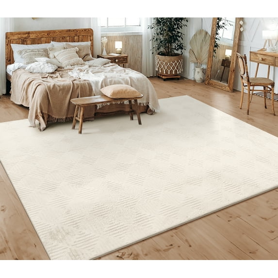 Washable Area Rug with Geometric Pattern and High-Low Effect