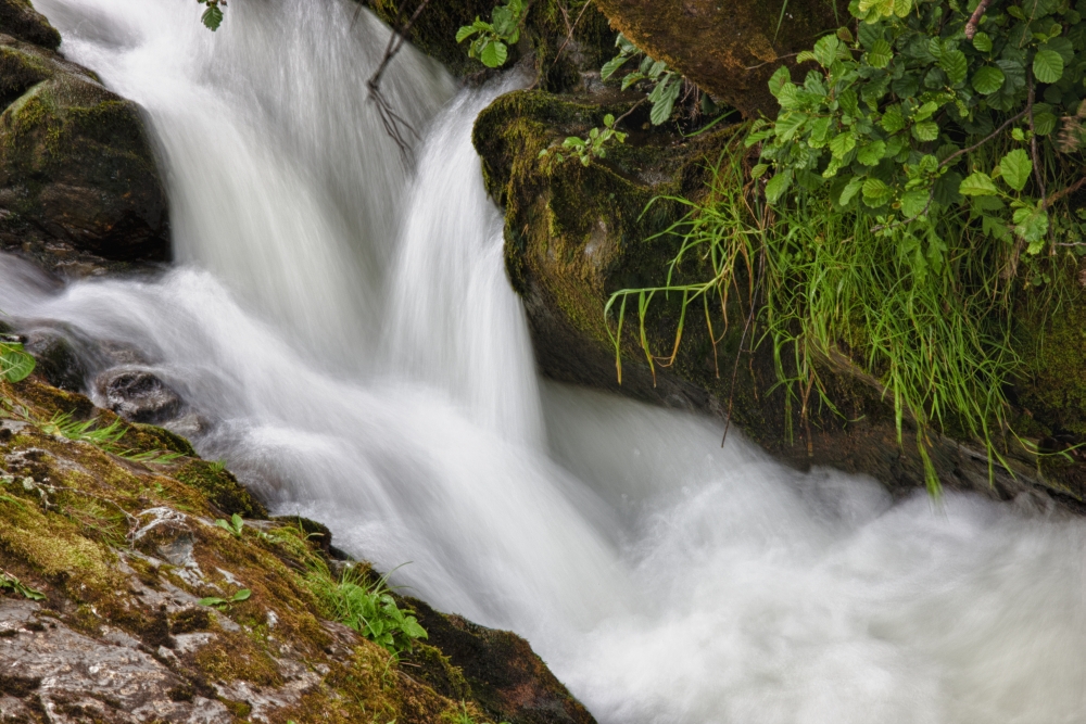 Water Flowing Over Rocks Hawick Scottish Borders Scotland Canvas Art - John Short Design Pics (19 x 12)
