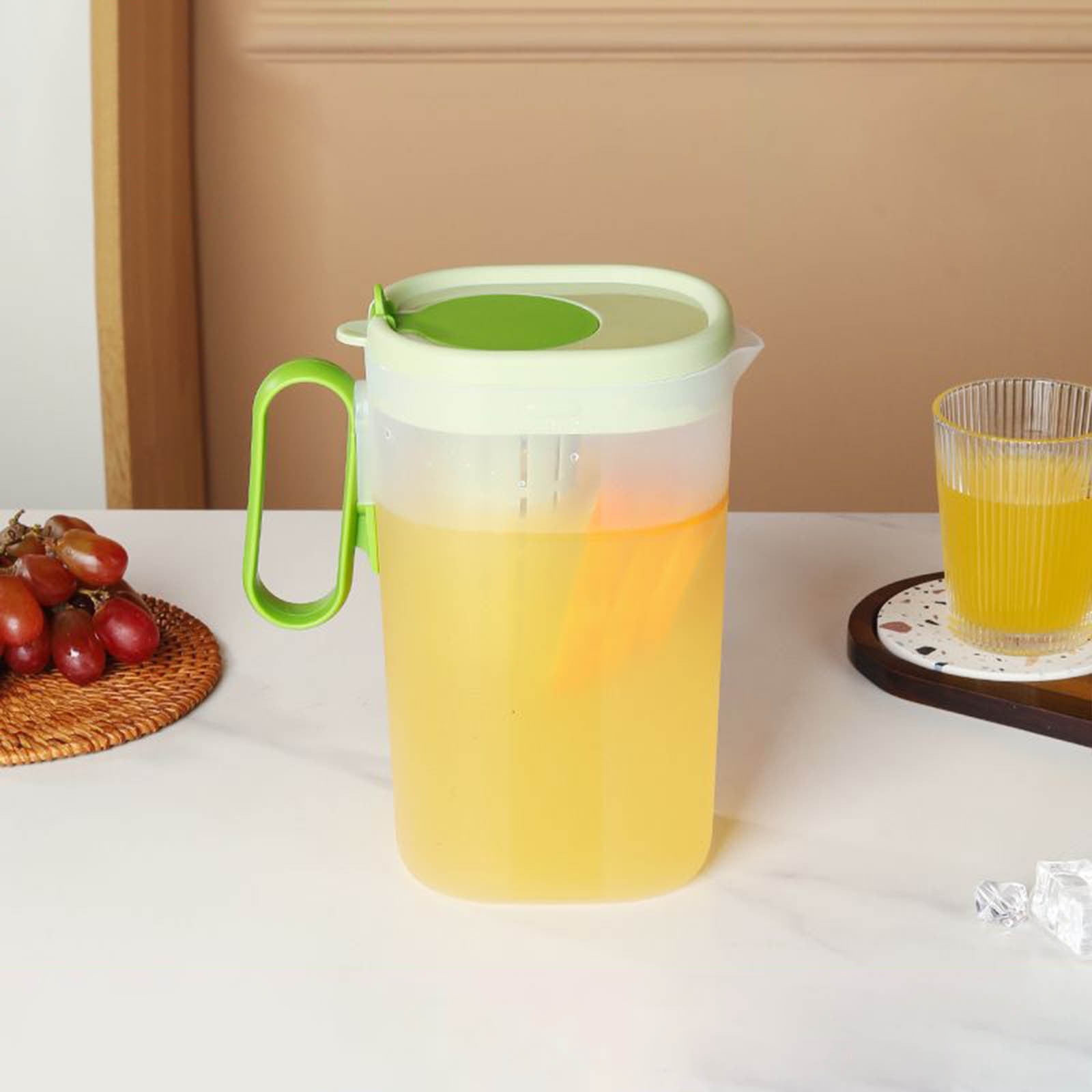 Water Pitcher with Filter, 0.7 Gallon Pitchers for Beverages, , Slim Plastic Water Pitchers with Lids, Iced Tea Pitcher for Fridge, Water Pitcher for Mixing, Storing and Serving Beverages