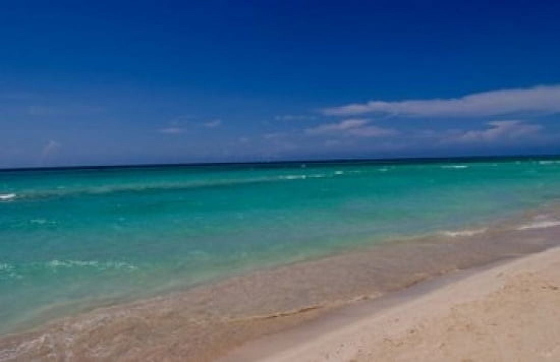 Water and beaches of Cuba Varadero Canvas Art - Bill Bachmann DanitaDelimont (17 x 11)