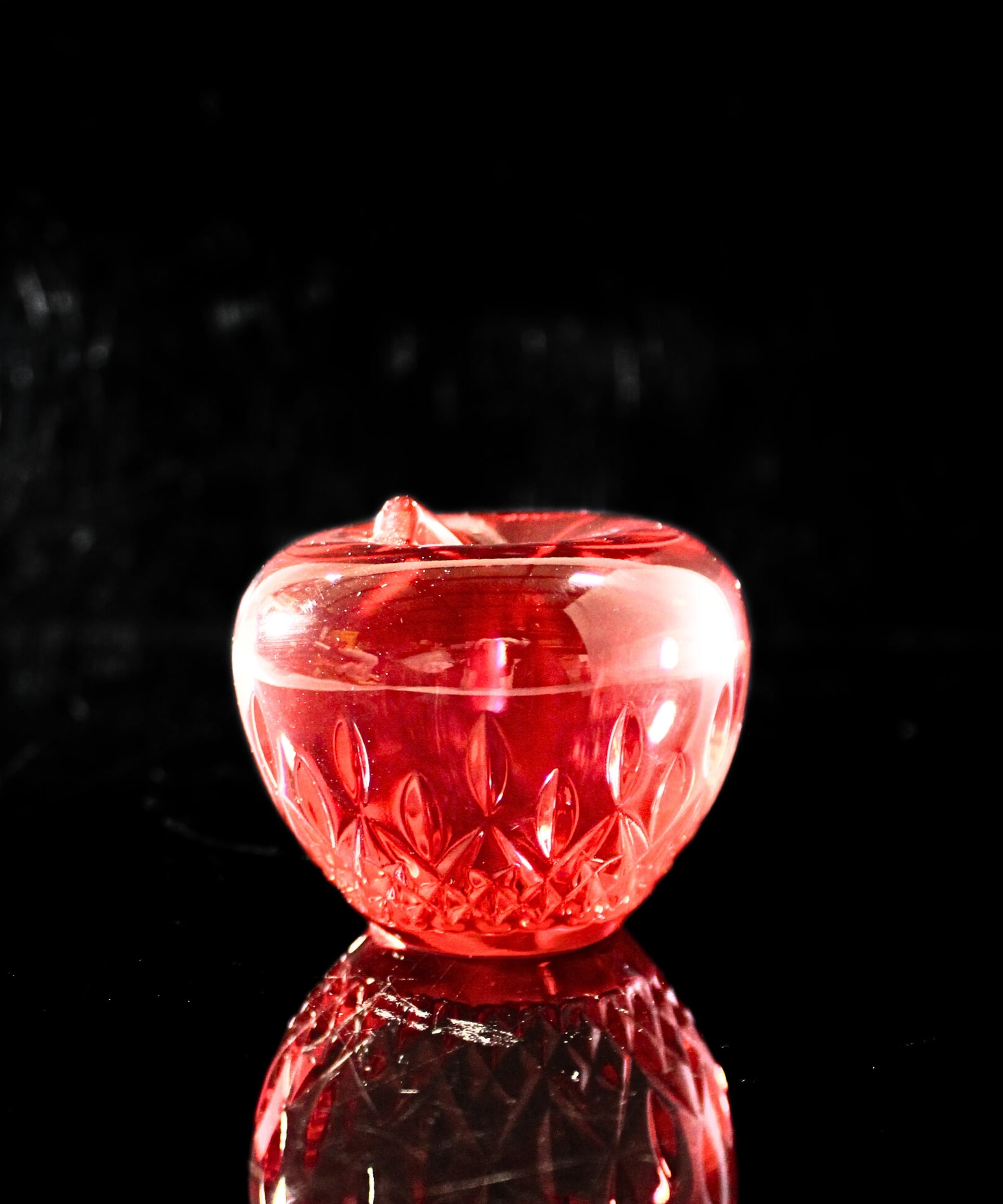 Waterford Crystal: Figurines Apple Paperweight, 2.25