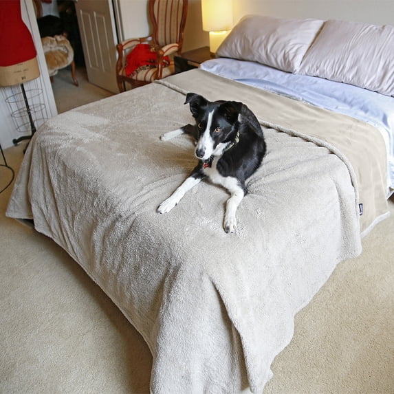 Pawsse Waterproof Blanket for Bed - Sherpa Fleece Waterproof Dog Blankets for Large Dogs, Pet Blankets for Bed/Couch, Soft Plush Reversible Furniture Protector, Queen Size, 90x80 inches, Camel/Tuape