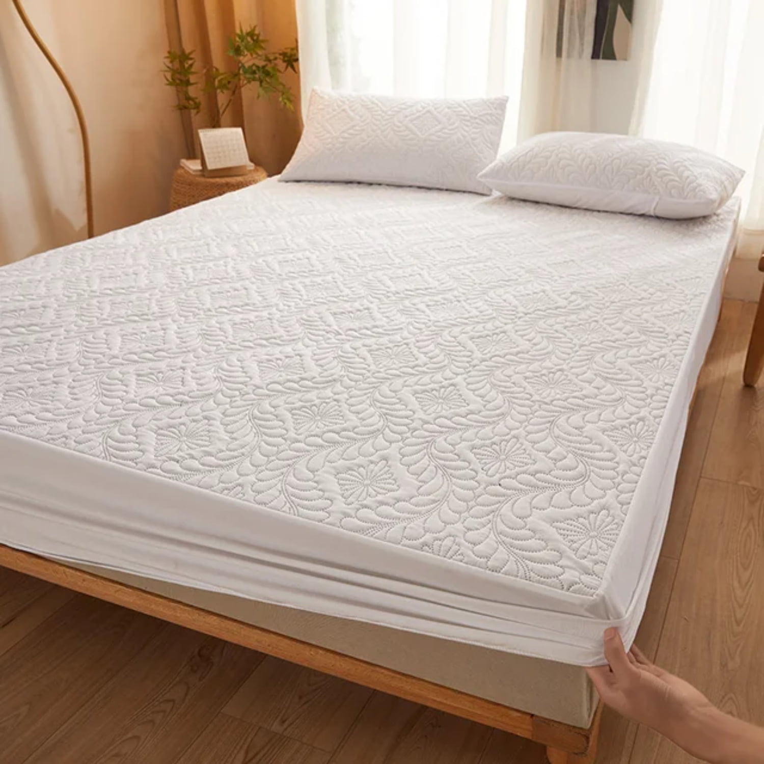 Waterproof and Thickened Antibacterial Mattress Pad Protector Fitted