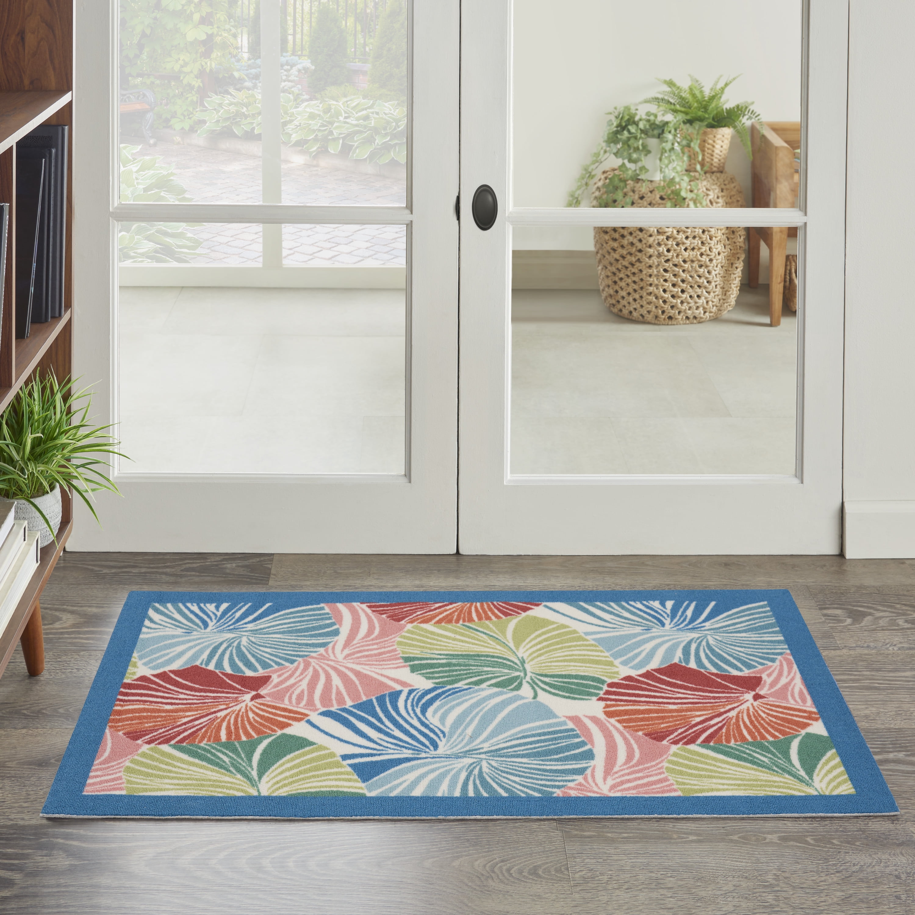 Multicolor Tropical Leaf Pattern Synthetic Indoor/Outdoor Area Rug 2'3" x 3'9"