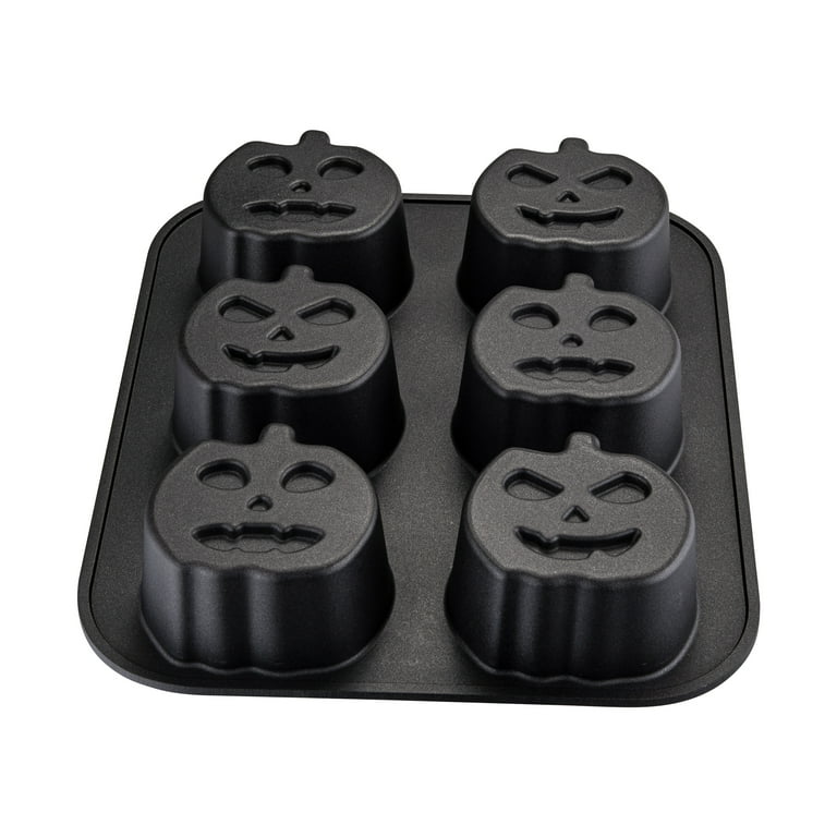 https://i5.walmartimages.com/seo/Way-To-Celebrate-Cast-Aluminum-Pumpkin-Metal-Bakeware-Pan_7a399627-3152-4ac8-b4fe-1ebe019fdb40.7fa770988c4f4a065721ab2e741a9283.jpeg?odnHeight=768&odnWidth=768&odnBg=FFFFFF