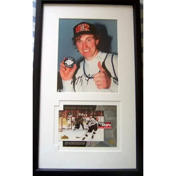 Wayne Gretzky autographed Goal 802 8x10 Los Angeles Kings photo framed with Upper Deck 5x7 card JSA
