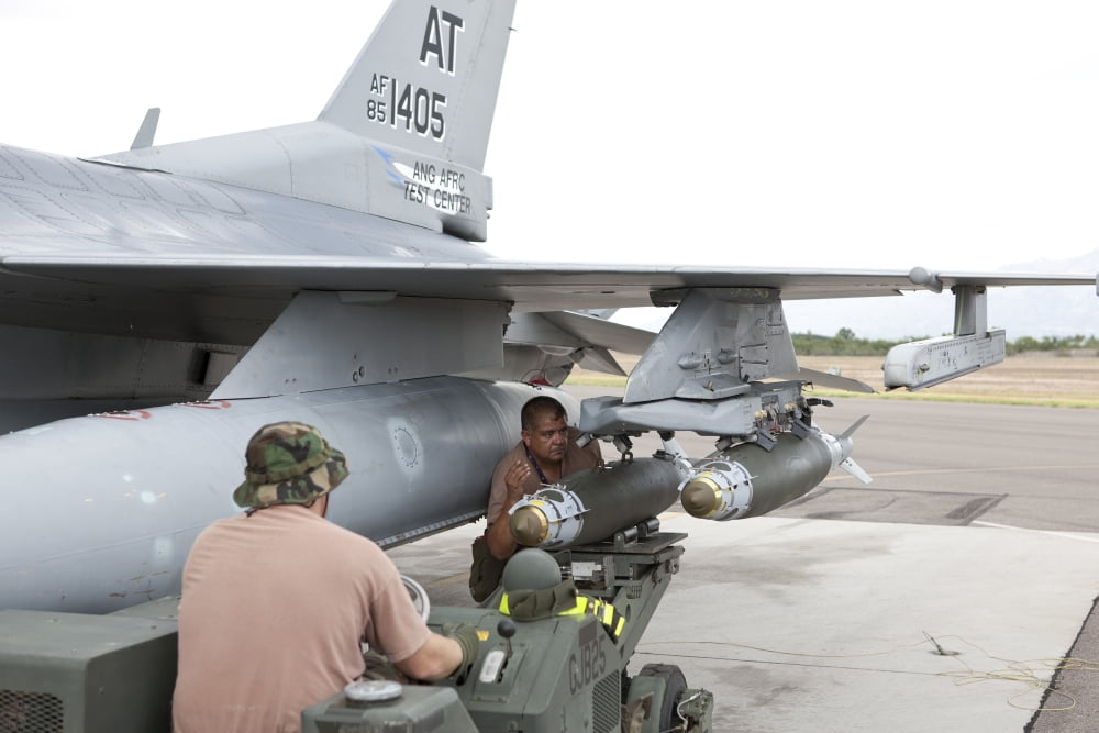 Weapons loaders prepare to load a GBU-38 JDAM on an F-16 Canvas Art - HIGH-G ProductionsStocktrek Images (18 x 12)
