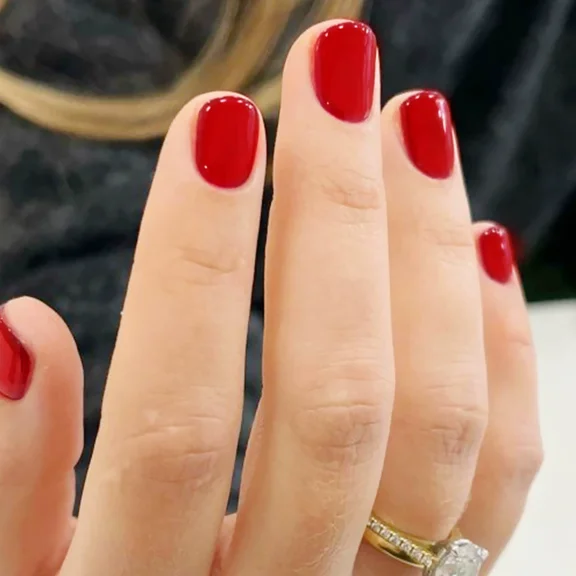 Wear nail short solid color fake nails and simple style nail art