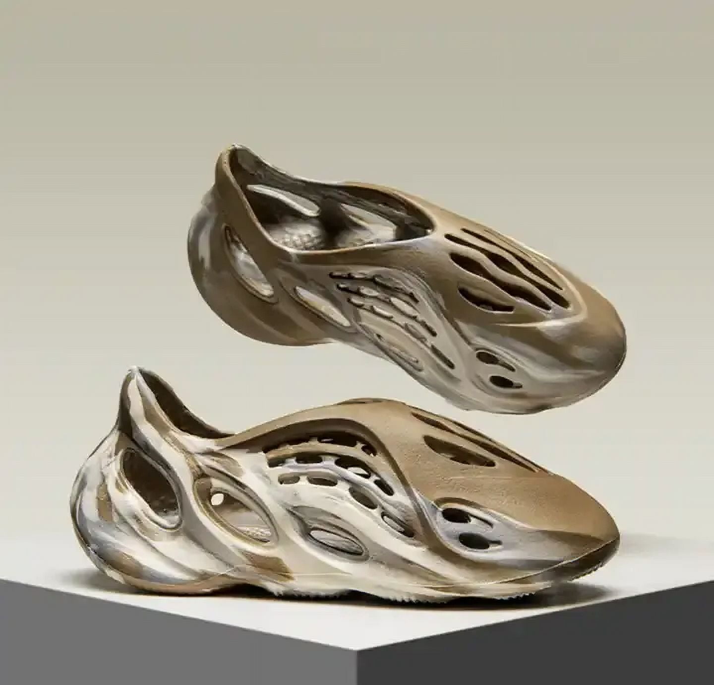 backless sports shoes