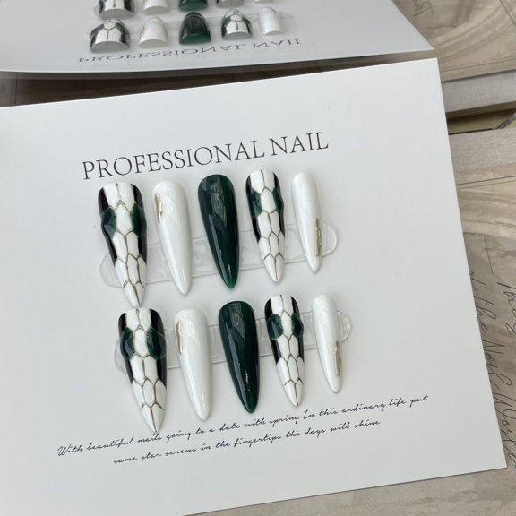 Wearing Nail Snake Head Manicure Advanced