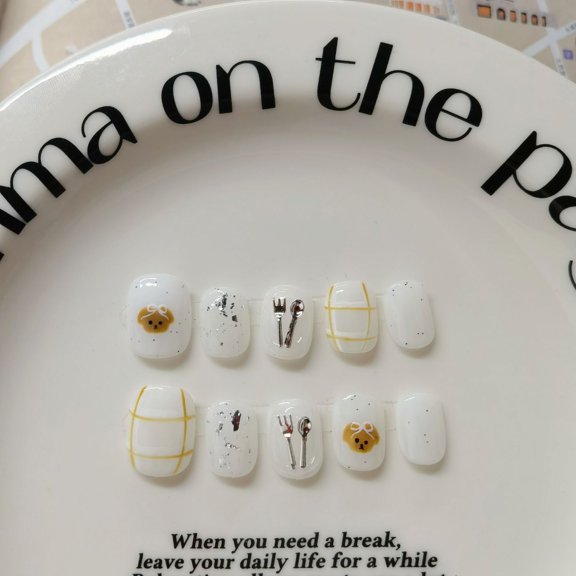 Wearing armor wholesale cute hand-painted popular pinch cat's eye short ins wind bear wearable nail piece