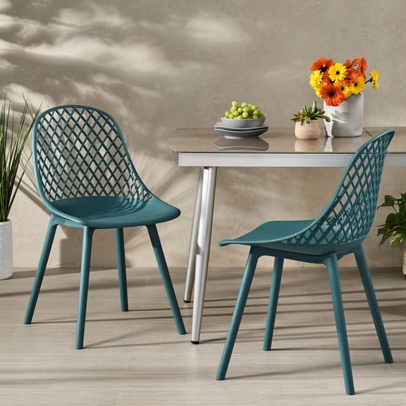 Weather-resistant Polypropylene / Transform Backyard into Refined Outdoor Dining Space