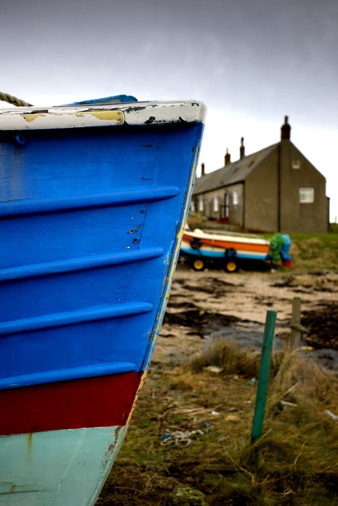 Weathered Boat Hull Boulmer Northumberland England Canvas Art - John Short Design Pics (12 x 19)