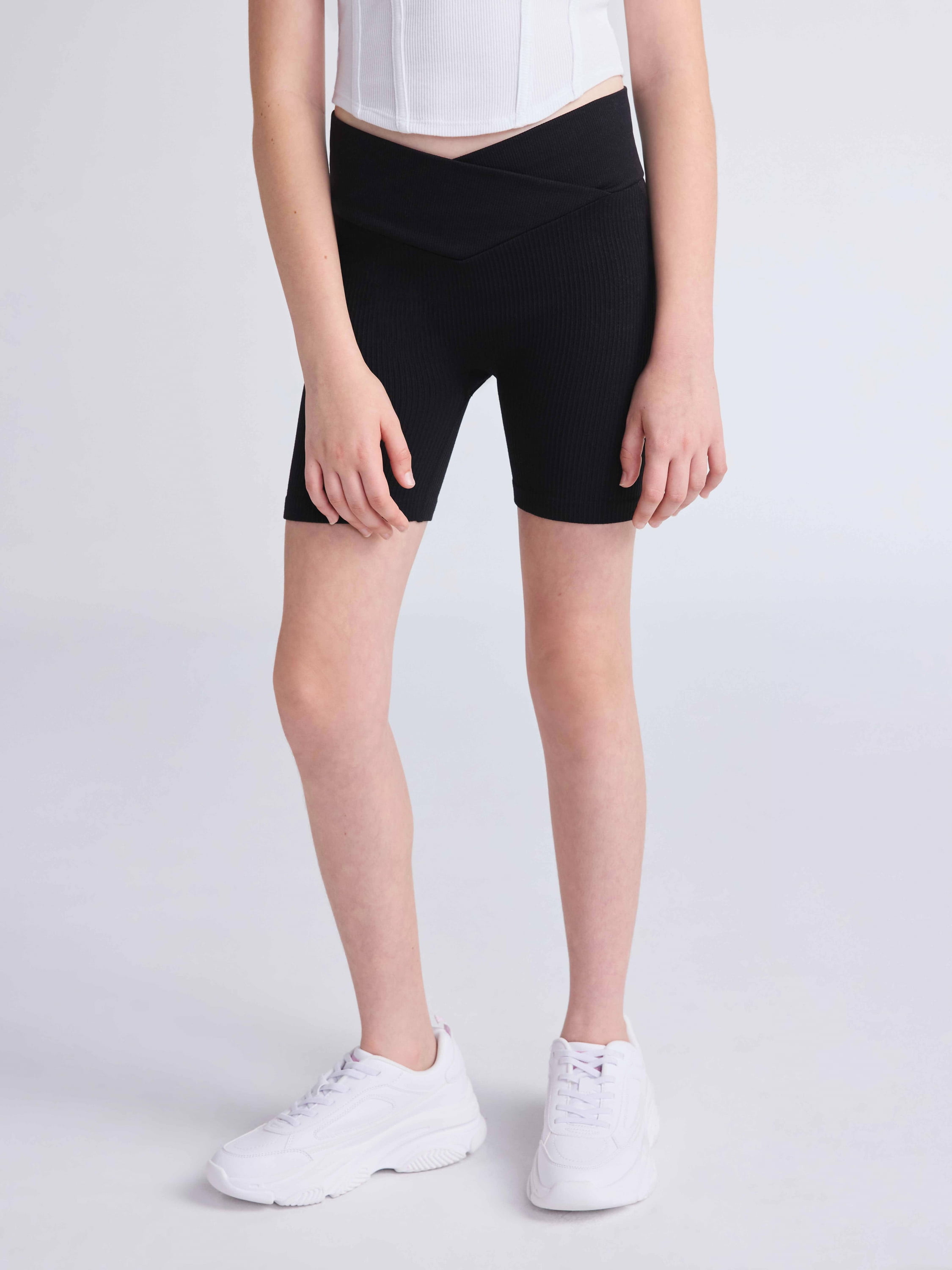 Weekend Academy Girls Seamless Short Sizes 4 18