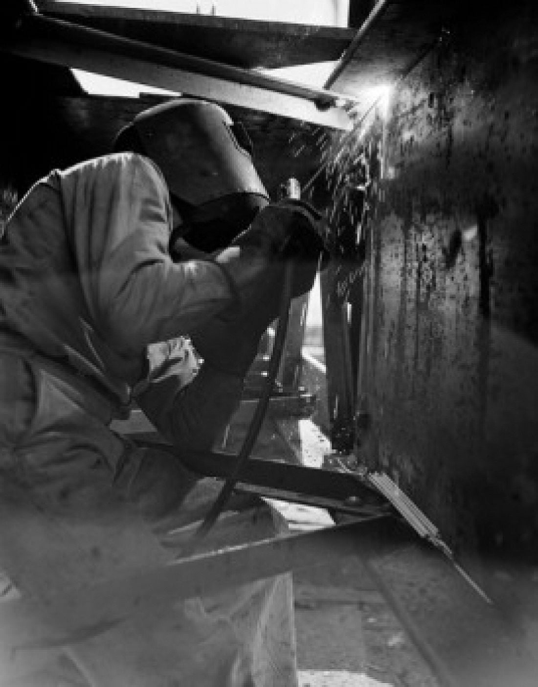 Welder at work Canvas Art - (24 x 36)