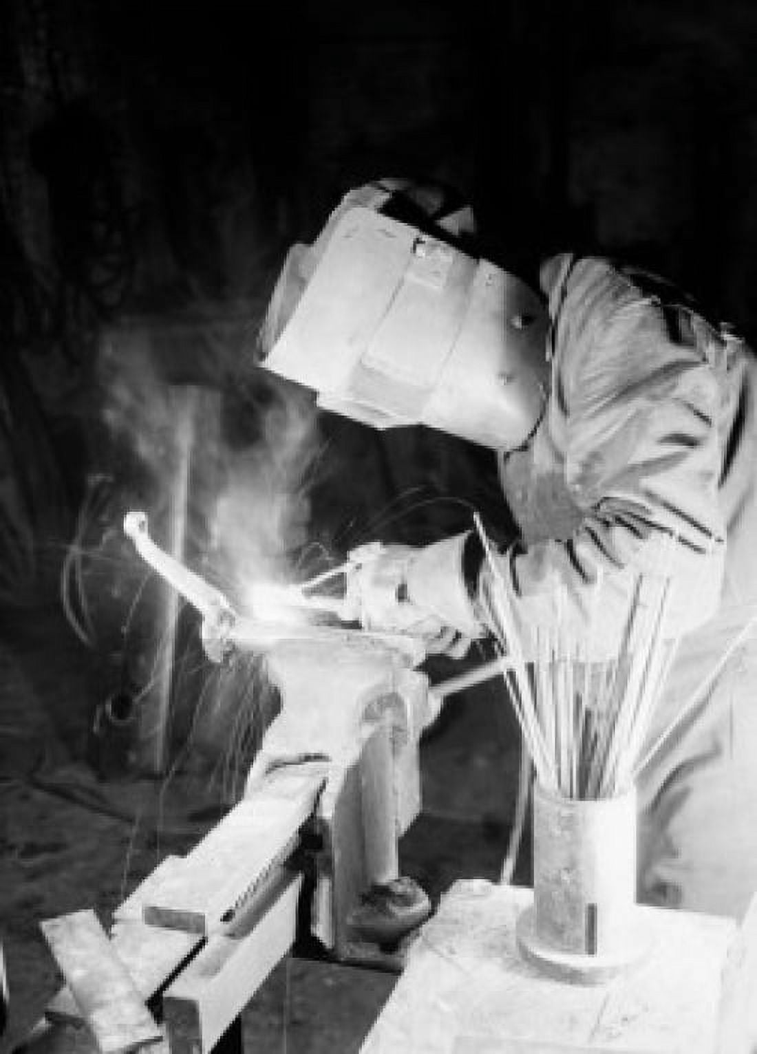 Welder at work Canvas Art - (24 x 36)