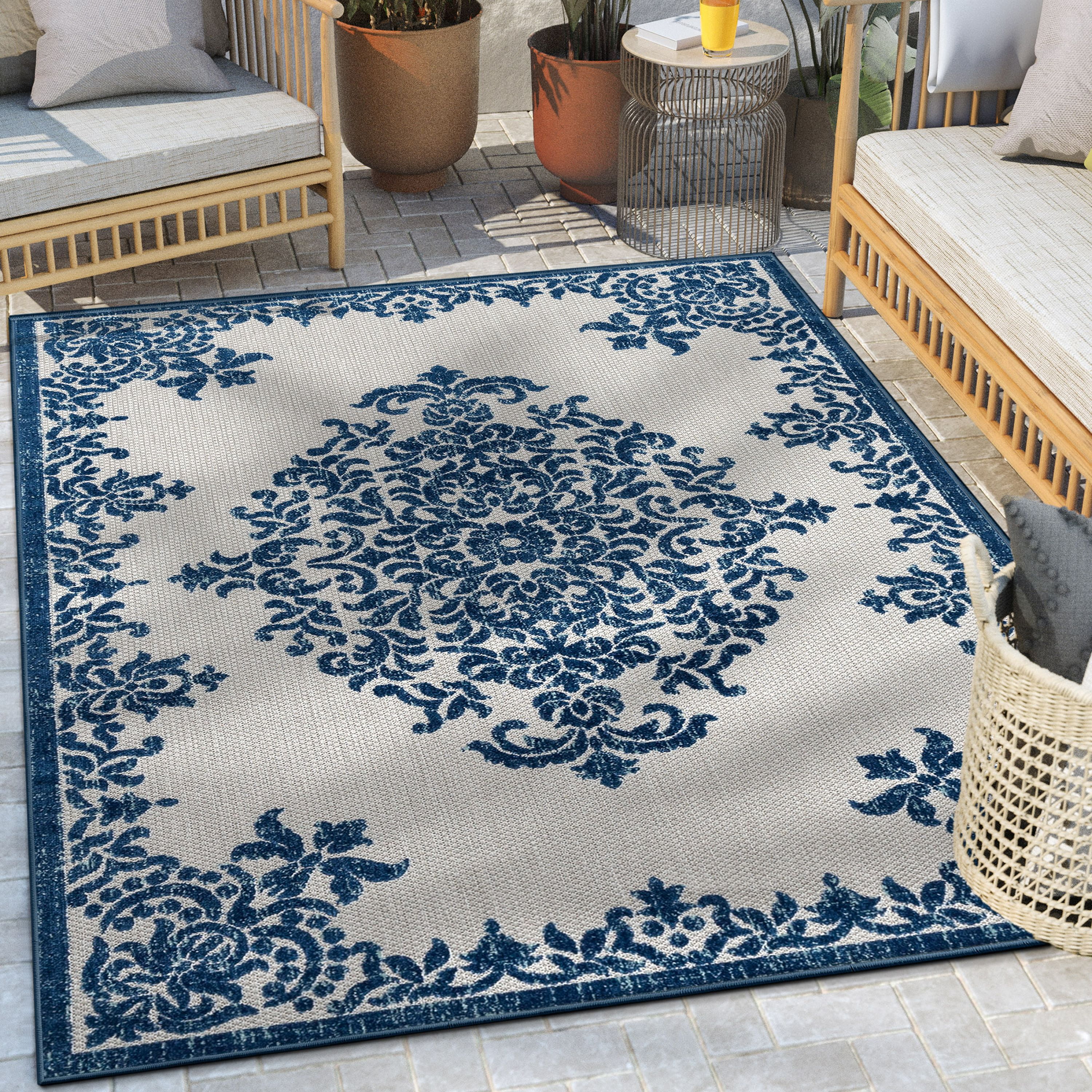 Well Woven Arid Blue Oriental Medallion Indoor/Outdoor High-Low Pile ...