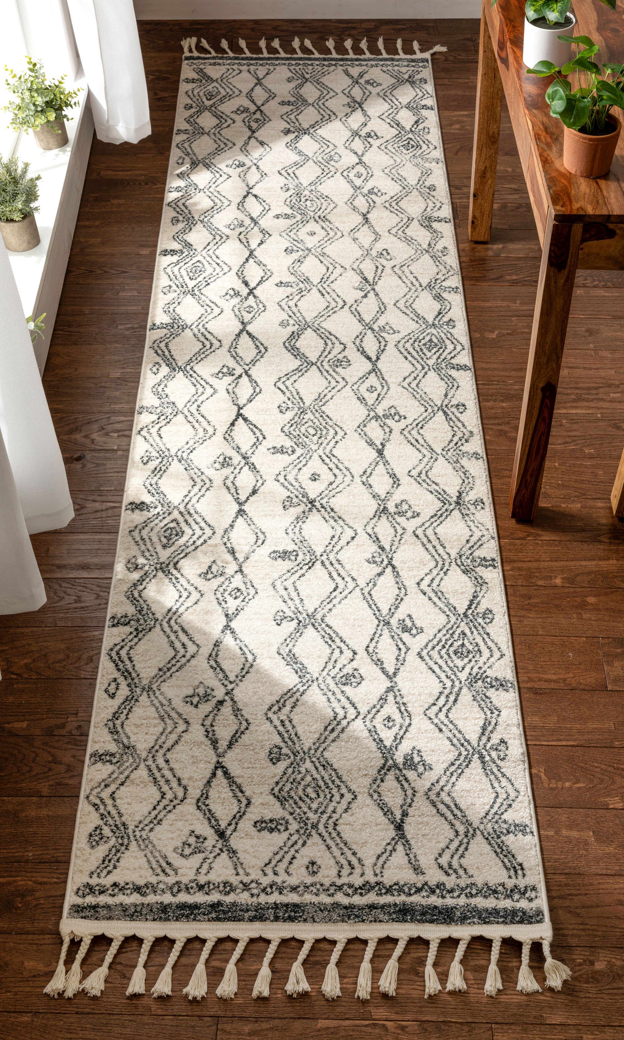 Well Woven Austen Ivory Geometric Tribal Area Rug 3'11" x 5'3"