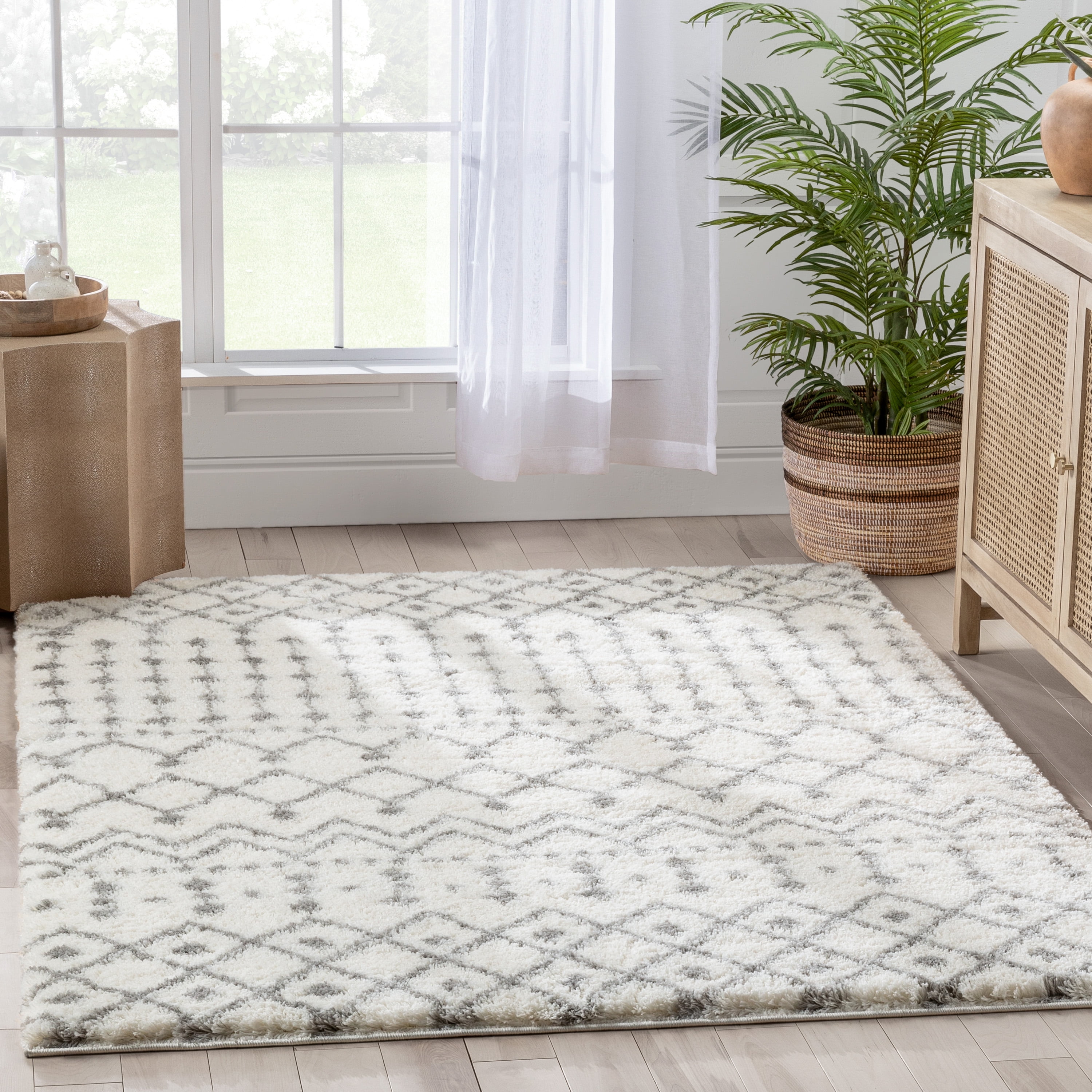 Celeste Ivory Shag Diamond Pattern Area Rug, 3'11" x 5'3"