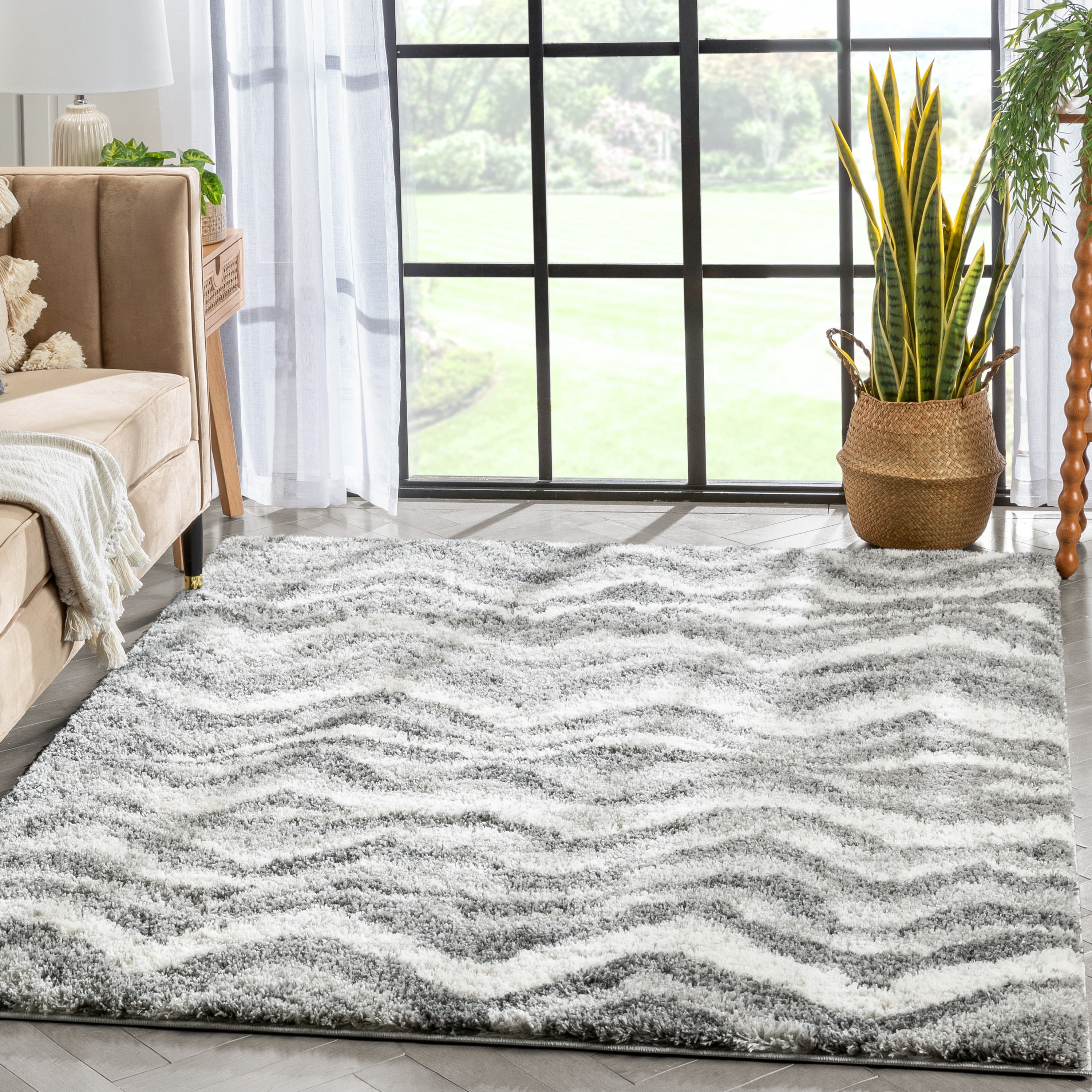 Celeste Chevron Shimmer 5'x7' Gray Synthetic Shag Rug