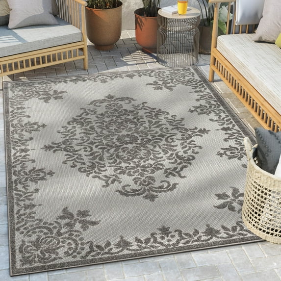 Well Woven Arid Grey Oriental Medallion Indoor/Outdoor High-Low Pile Area Rug 5'3" x 7'3"