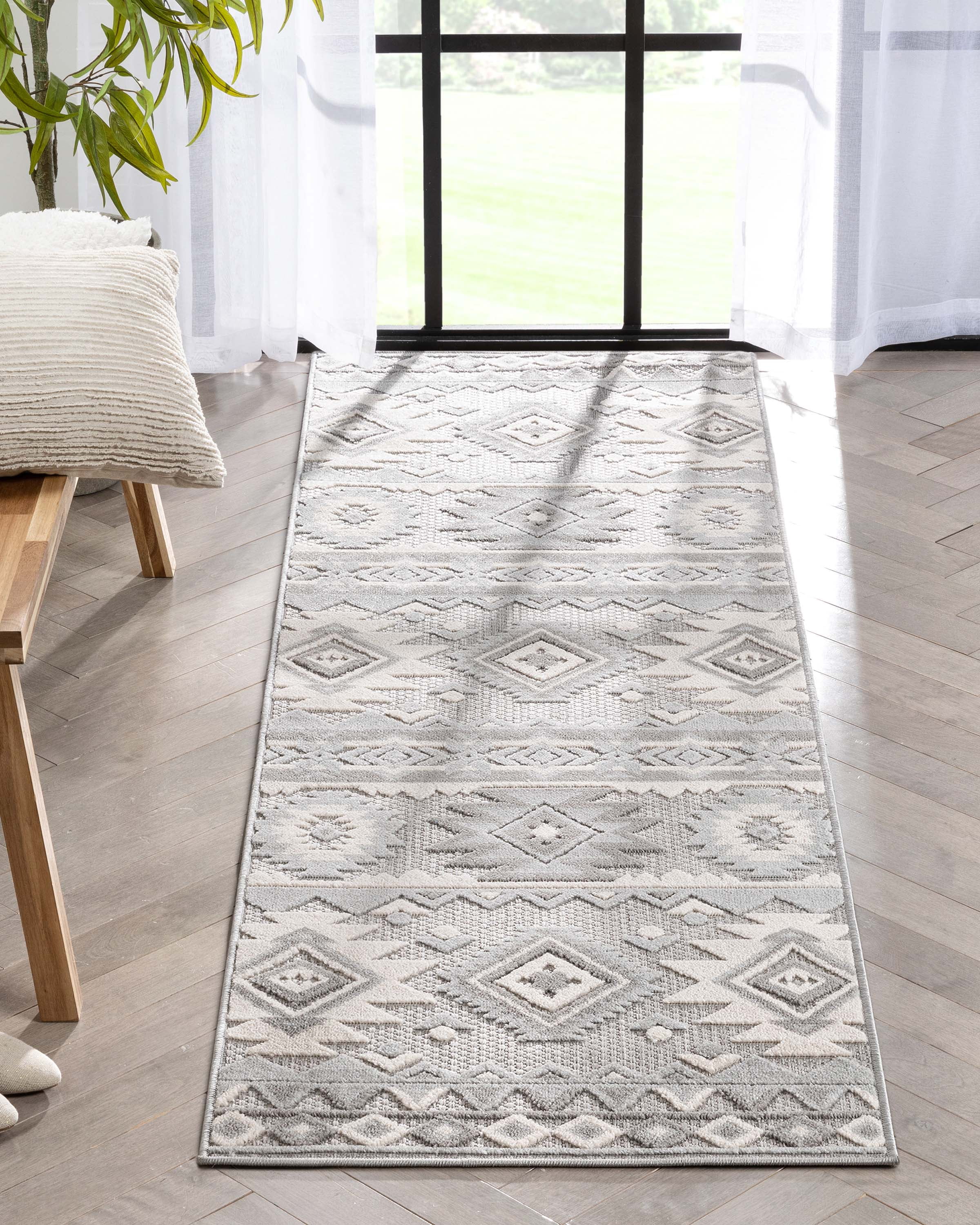 Gray Geometric High-Low Indoor/Outdoor Runner Rug