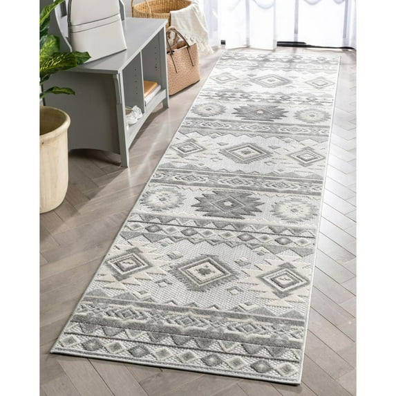Well Woven Mamba Grey Southwestern Indoor/Outdoor High-Low Pile Runner 2'7" x 9'10"