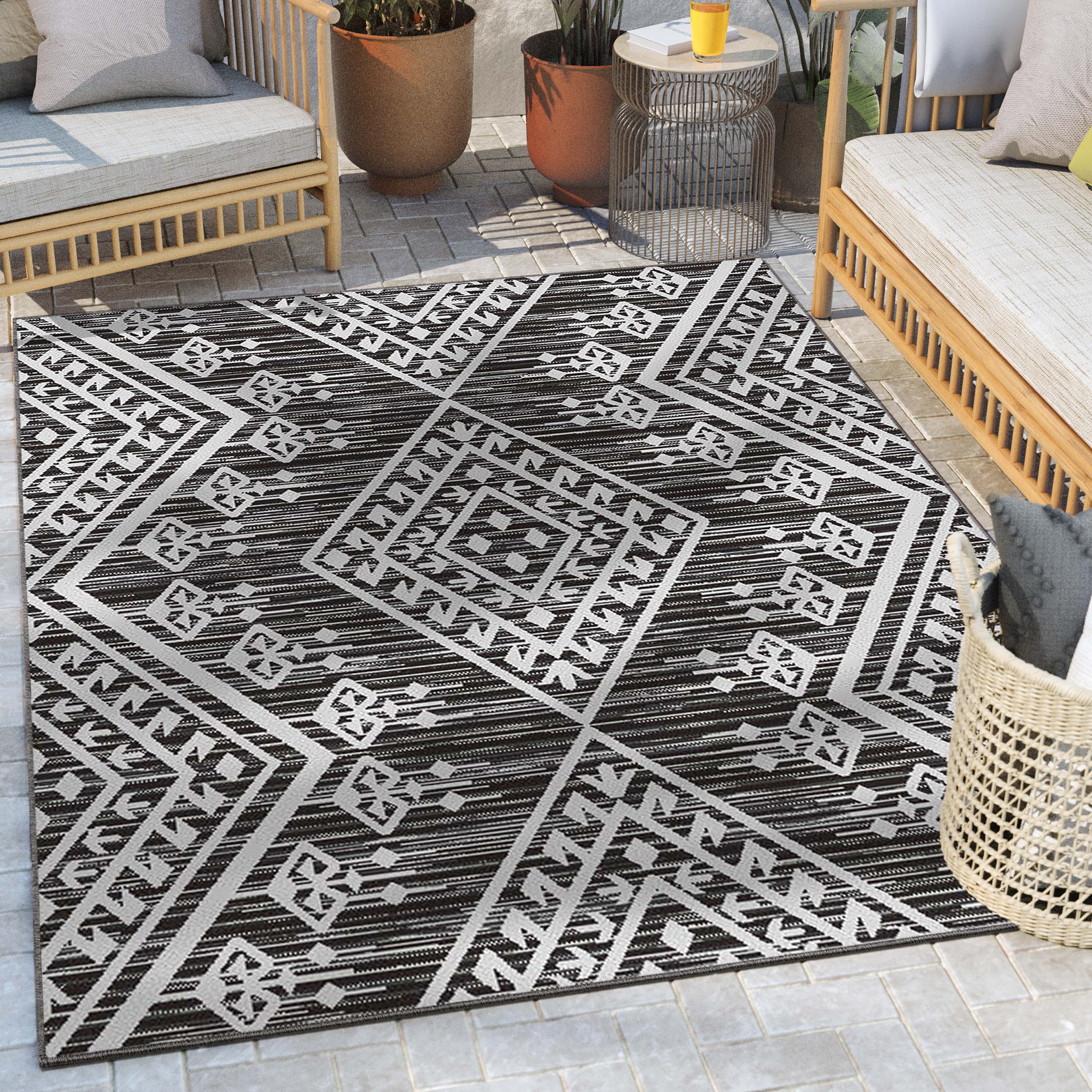 Cascade Tribal Diamond 8' x 10' Grey Synthetic Flat-Weave Rug
