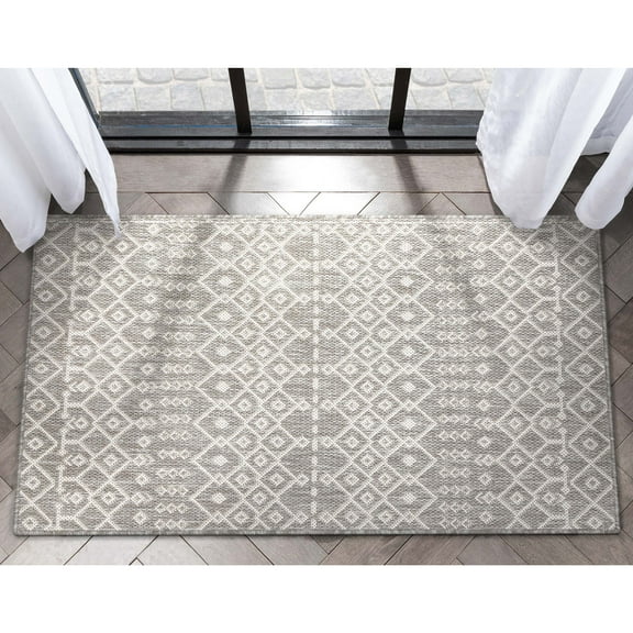 Well Woven Indoor/Outdoor Area Rug 2'3" x 3'11" Nors Light Grey Nordic Lattice