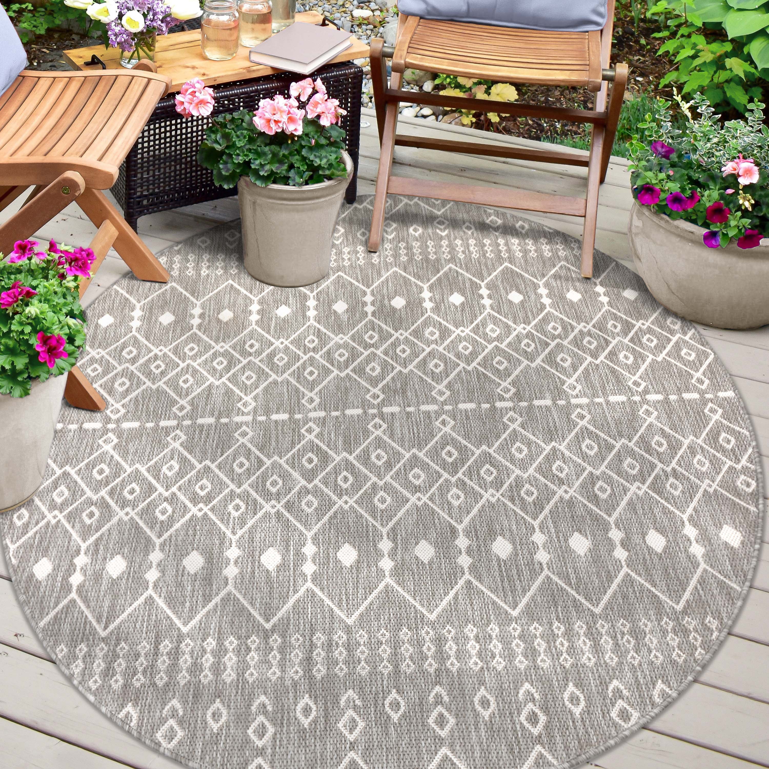 Well Woven Medusa Nord Modern Moroccan Light Grey 3'11" Round Indoor/Outdoor Flat-Weave Rug