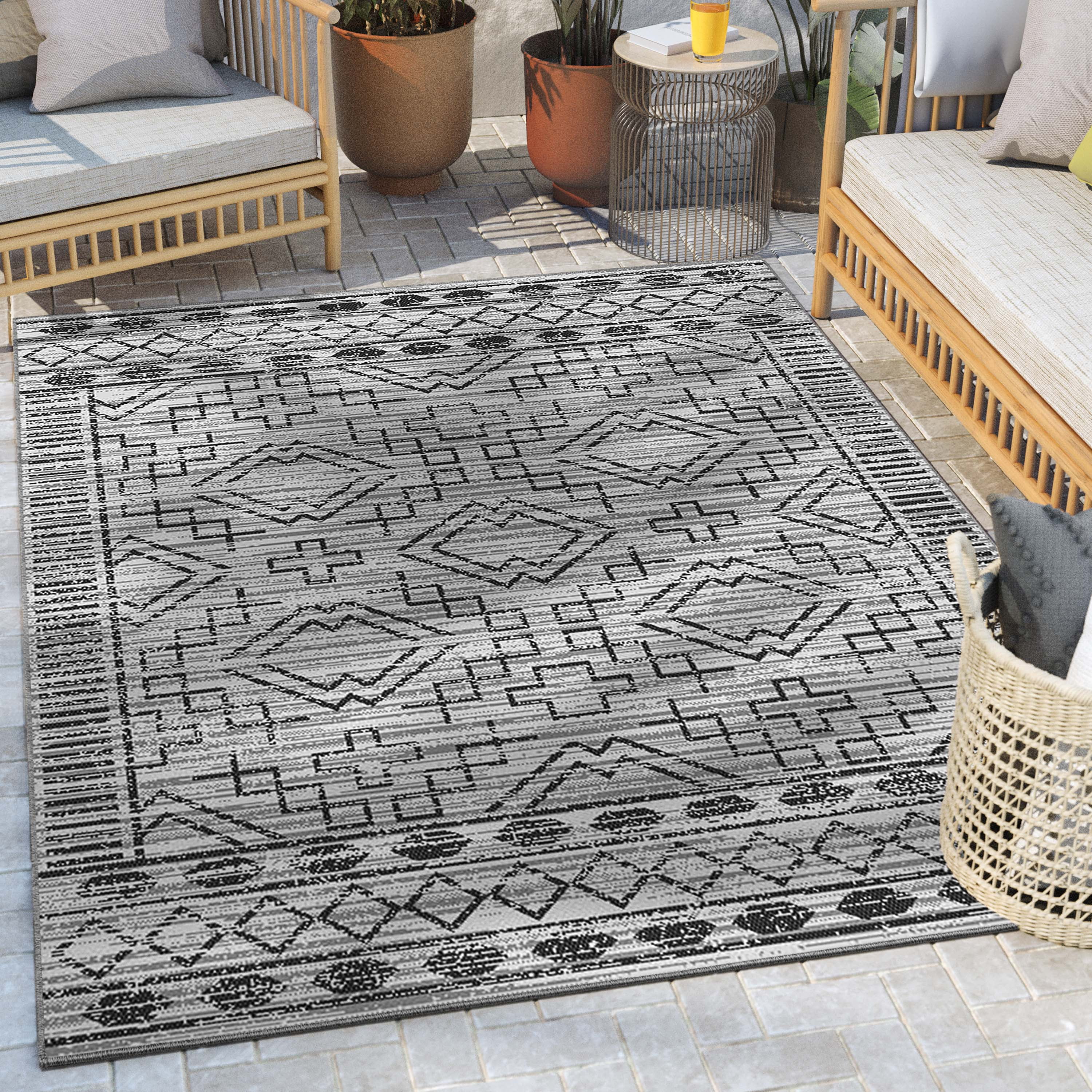 Well Woven Medusa Quay Modern Tribal Grey 5'3" x 7'3" Indoor Outdoor