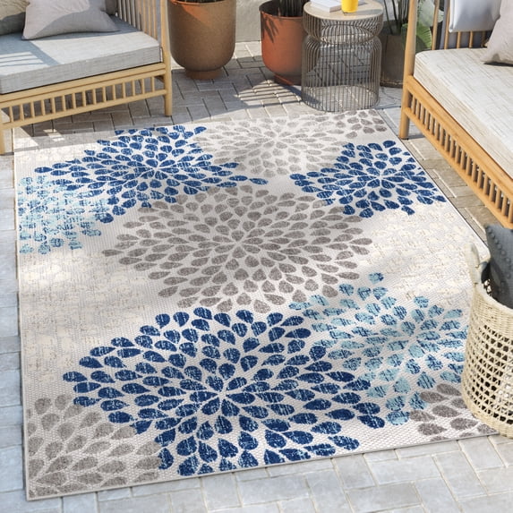 Well Woven Senna Grey Floral Indoor/Outdoor High-Low Pile Area Rug 5'3" x 7'3"