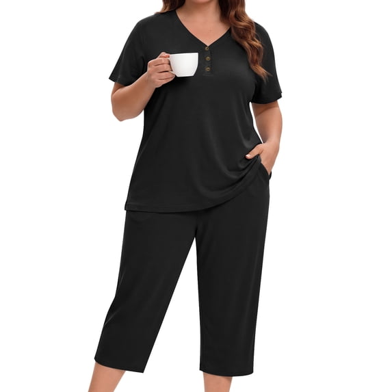 WellSize Plus Size Women Pajamas Set V Neck Short Sleeve Tops and Capris with Pockers Two Piece Lounge Sets Summer Oufits sleepwear