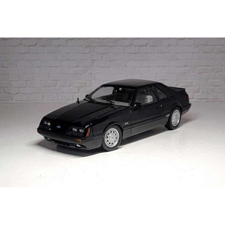Ford Mustang GT 1/18 スケール 黒 AUTOart 1:18 Scale Ford Mustang GT 2005 Production Version