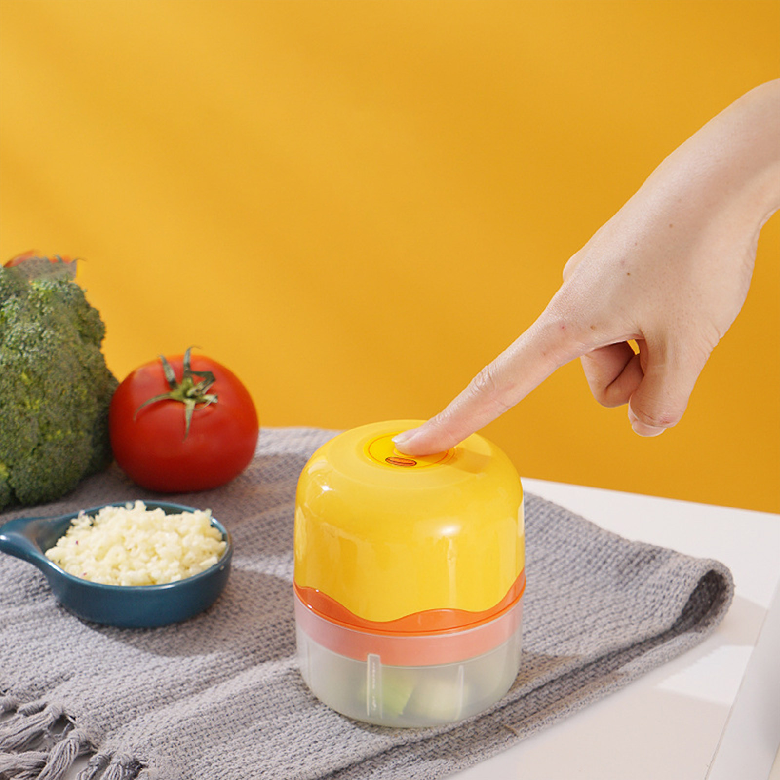 Weloille Electric Garlic Chopper, 100ML Garlic Mincer Mini Portable