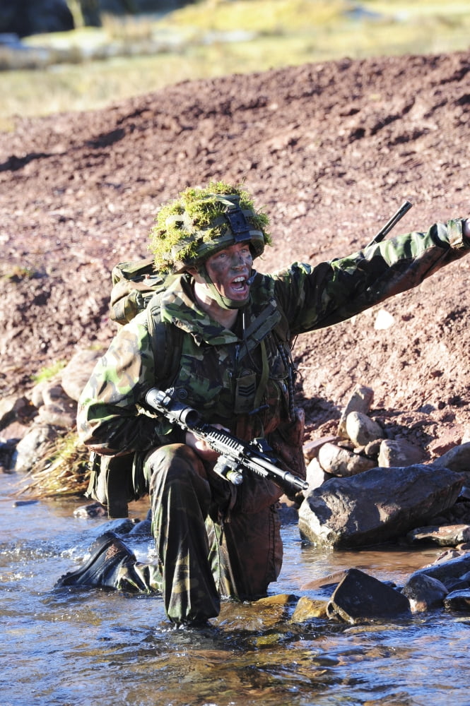 Welsh Guards platoon training at Sennybridge Training Area Wales Canvas Art - Andrew ChittockStocktrek Images (23 x 34)