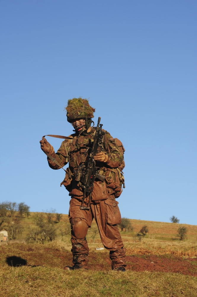 Welsh Guards platoon training at Sennybridge Training Area Wales Canvas Art - Andrew ChittockStocktrek Images (23 x 34)
