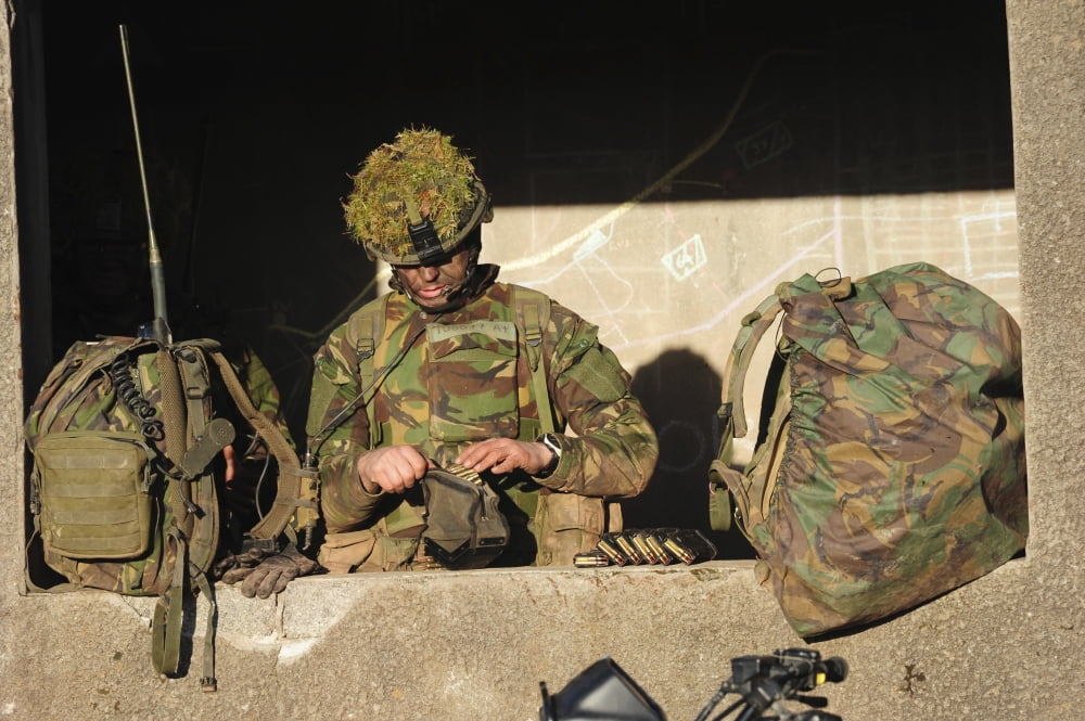 Welsh Guards platoon training at Sennybridge Training Area Wales Canvas Art - Andrew ChittockStocktrek Images (34 x 23)