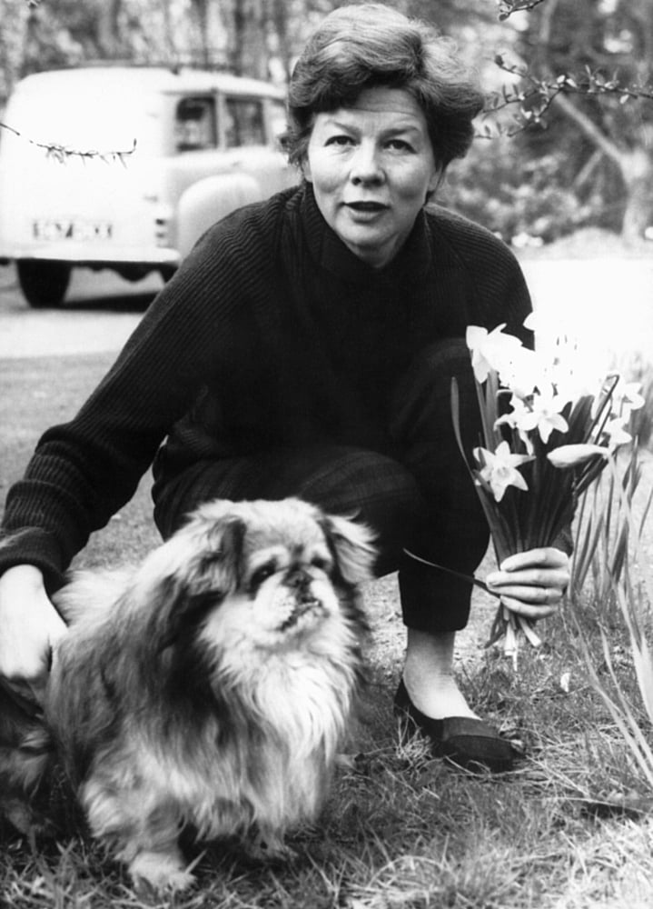 Wendy Hiller After Winning Oscar Award For Best Supporting Actress Of 1958 Canvas Art - (16 x 20)