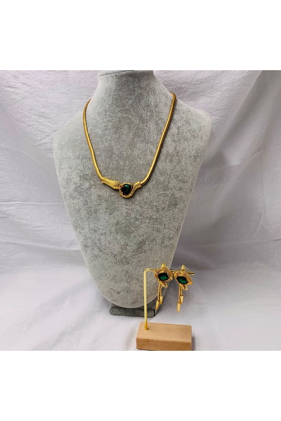 Western Retro Electroplated Real Gold Spirit Snake Smart Emerald Design Necklace