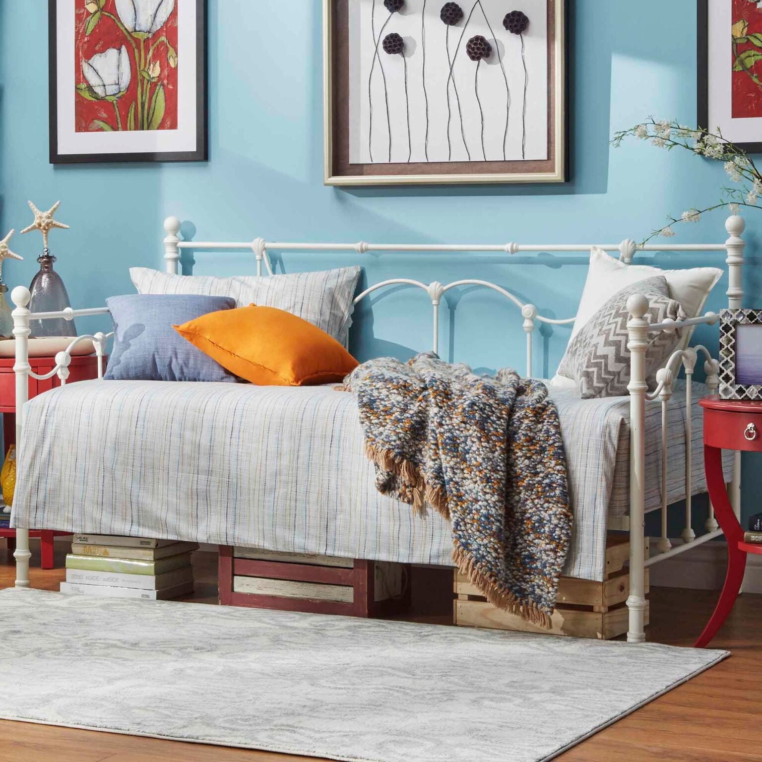 Weston Home Ossett Antique Finish Shell Motif Metal Twin Daybed, Antique White