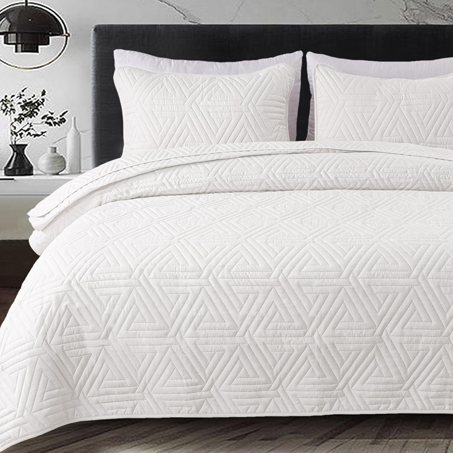 Whale Flotilla 2-Piece Twin Size Quilt Set for All Season, Classic Geometric Pattern Bedding Set with 1 Pillow Sham, Soft and Lightweight, White