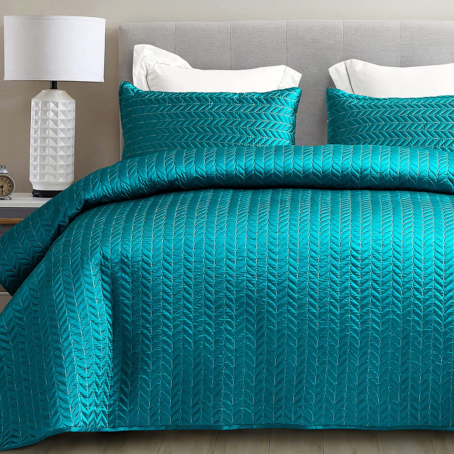 Whale Flotilla 3-Piece Luxury Satin Quilt Set King Size, Reversible