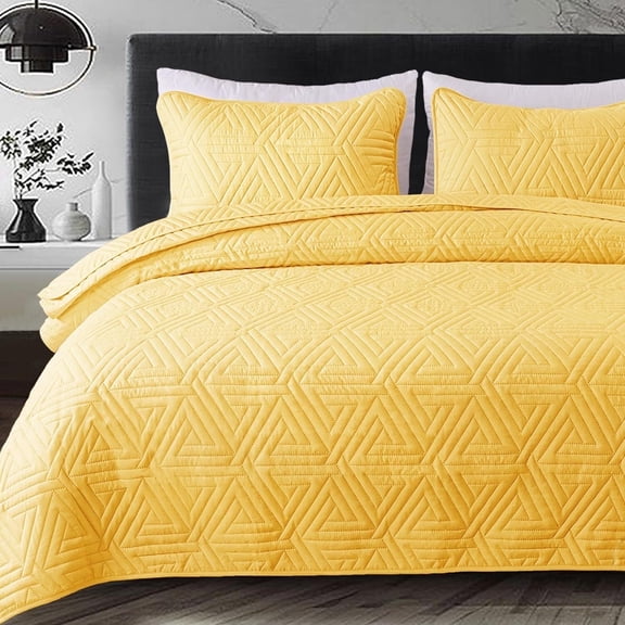 Whale Flotilla 3-Piece King Size Quilt Set for All Season, Classic Geometric Pattern Bedding Set with 2 Pillow Shams, Soft and Lightweight, Yellow