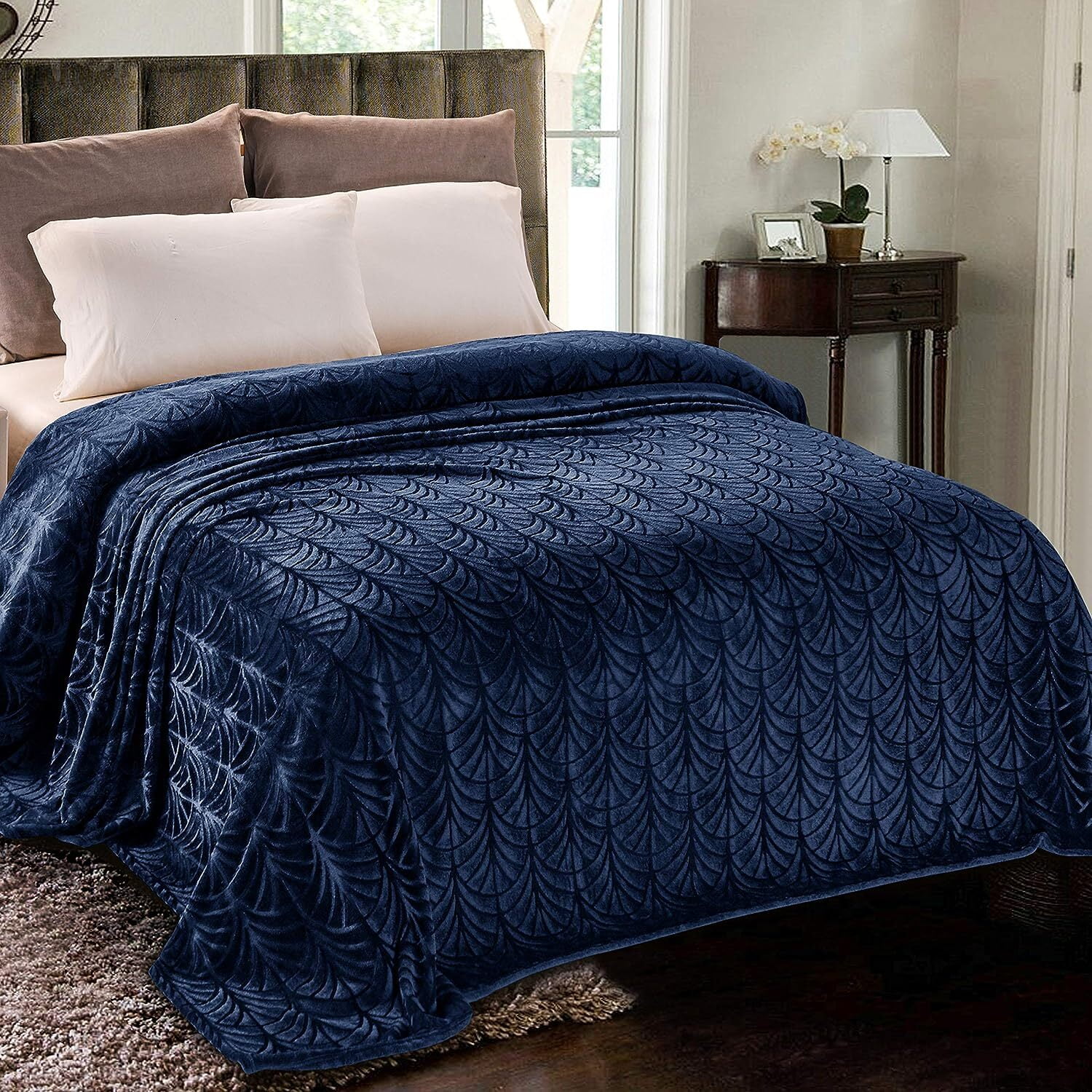 Whale Flotilla King Size Lightweight Summer Bed Blanket, Soft Velvet ...