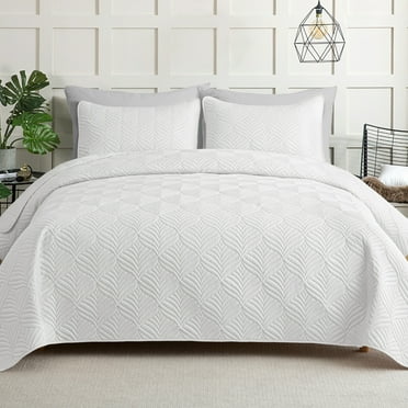 Whale Flotilla King Size Quilt Set, Soft Ultrasonic 96x104 Inch Bedding Set, Lightweight Bedspread Coverlet with Vintage Pattern, Reversible Bed Cover for All Seasons,White