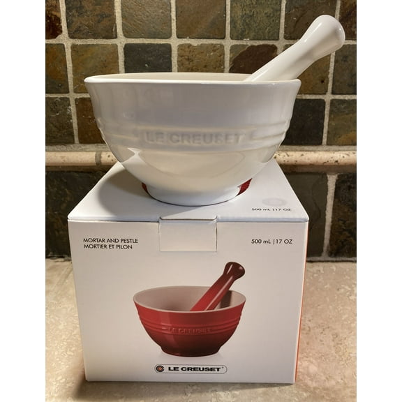 "White" 17 Oz Mortar & Pestle LE CREUSET Stoneware NWT