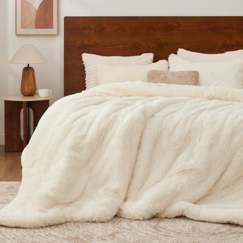 White Fluffy Comforter Set Queen Size, Fuzzy Faux Fur Comforter Bedding Set, Ultra Soft and Warm Winter Shaggy Bed Set (1 Comforter & 2 Pillowcases) as Gifts for Women
